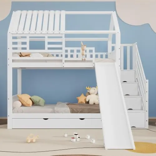 Etagenbett mit Treppe und Rutsche